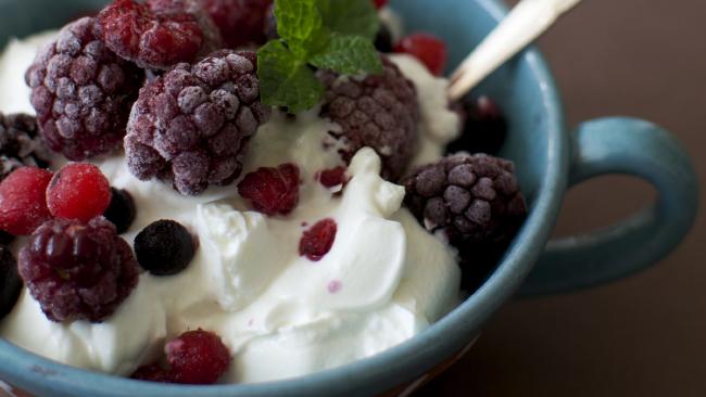 yoghurt-healthy.breakfast-against.depression